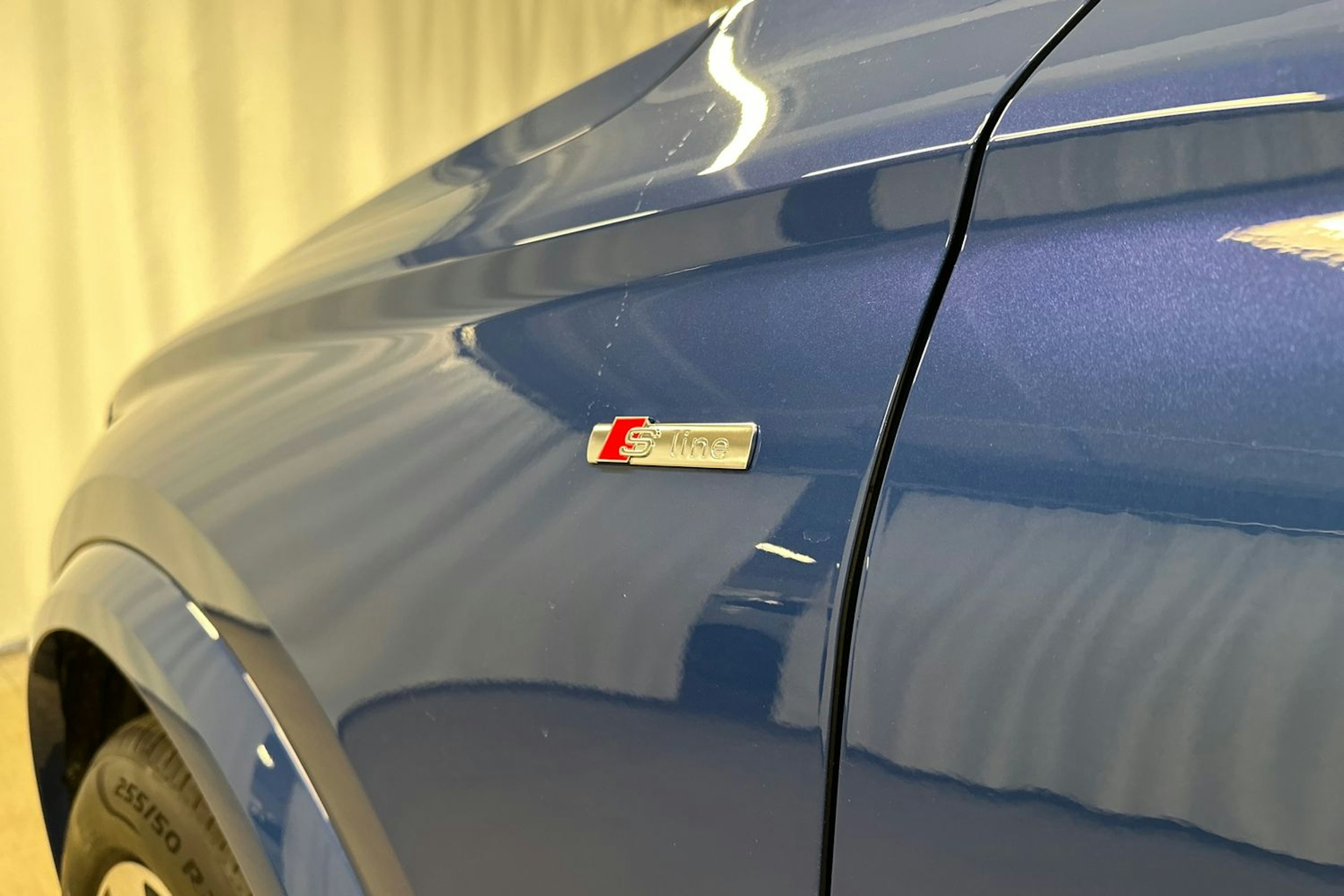 sininen Audi Q6 e-tron 2024 kuva 29.