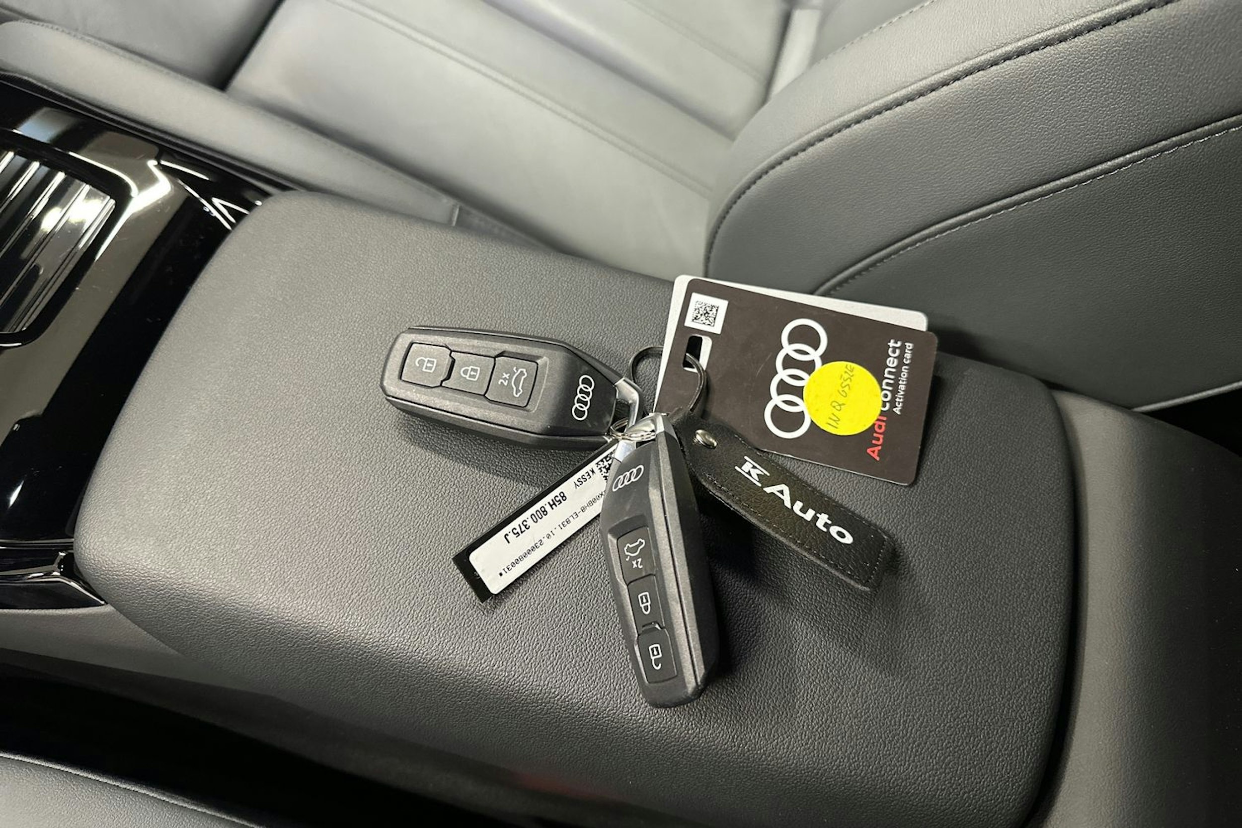 sininen Audi Q6 e-tron 2024 kuva 30.
