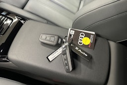 sininen Audi Q6 e-tron 2024 kuva 30.