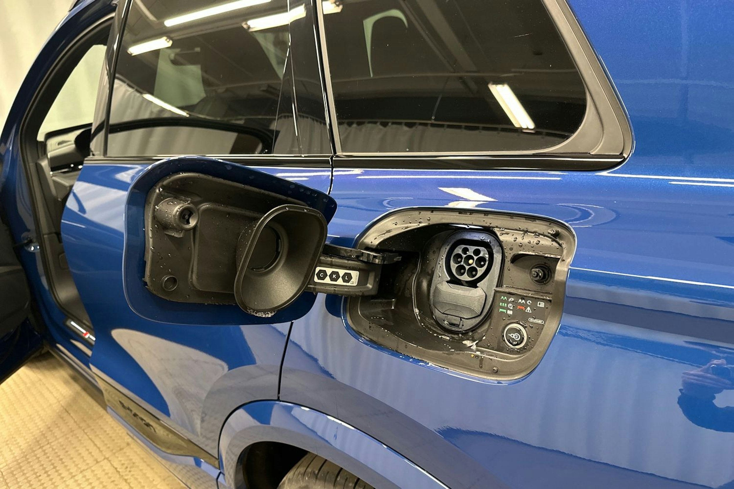sininen Audi Q6 e-tron 2024 kuva 31.