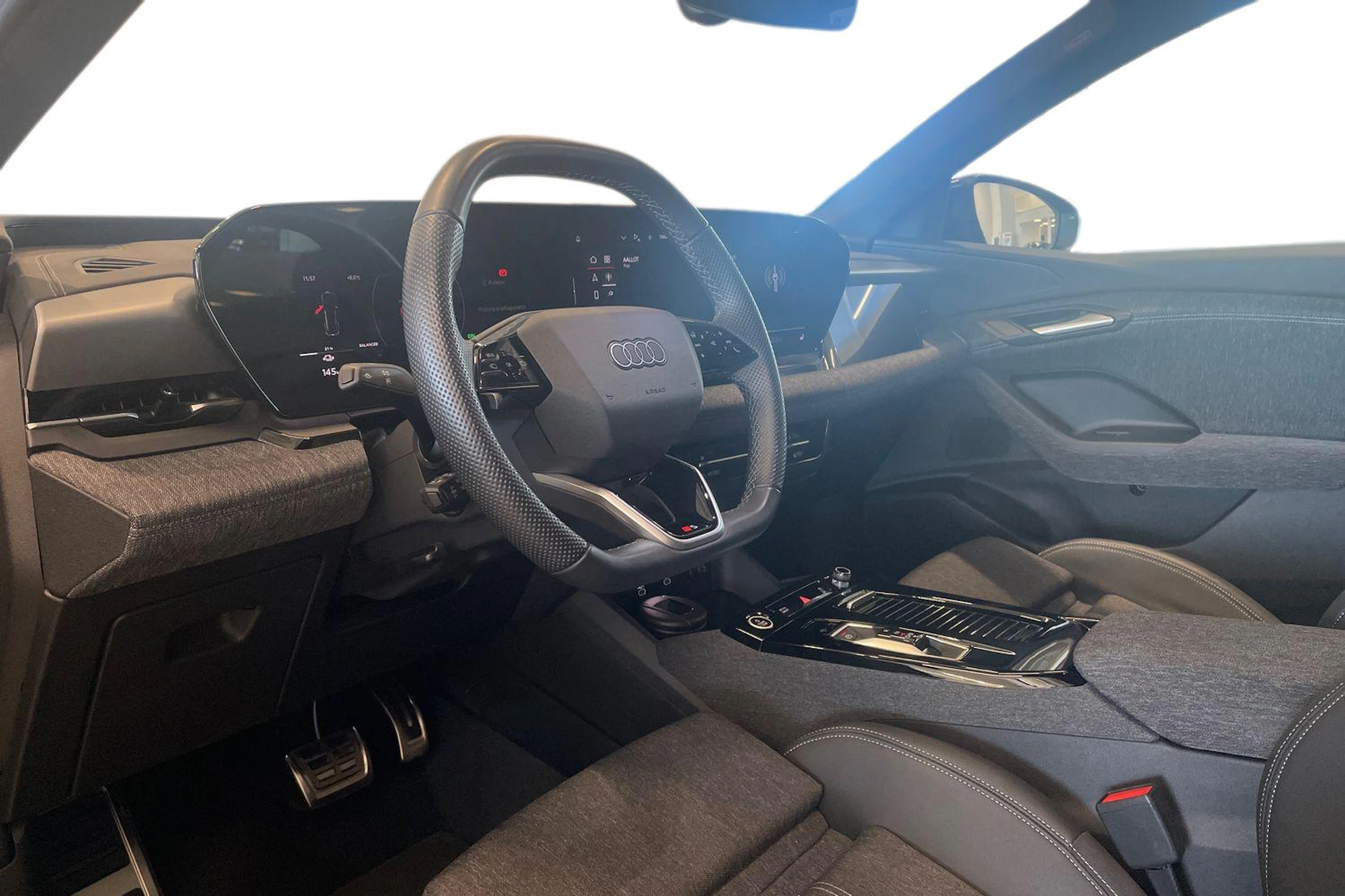 harmaa Audi Q6 e-tron 2024 kuva 8.