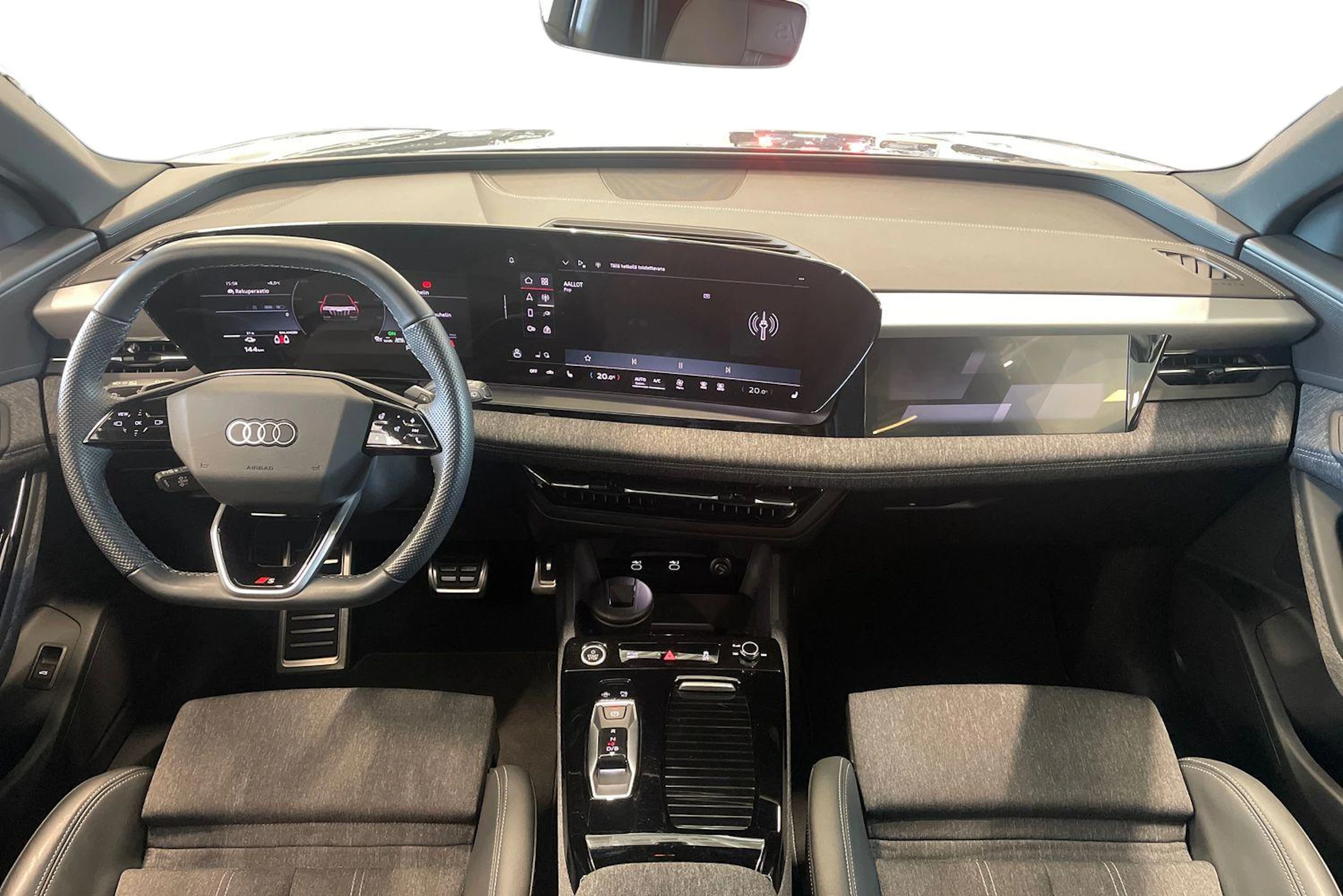 harmaa Audi Q6 e-tron 2024 kuva 9.
