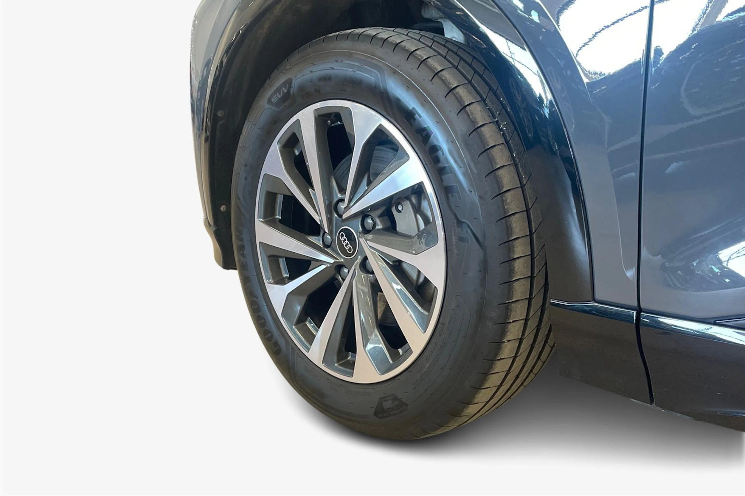 harmaa Audi Q6 e-tron 2024 kuva 12.