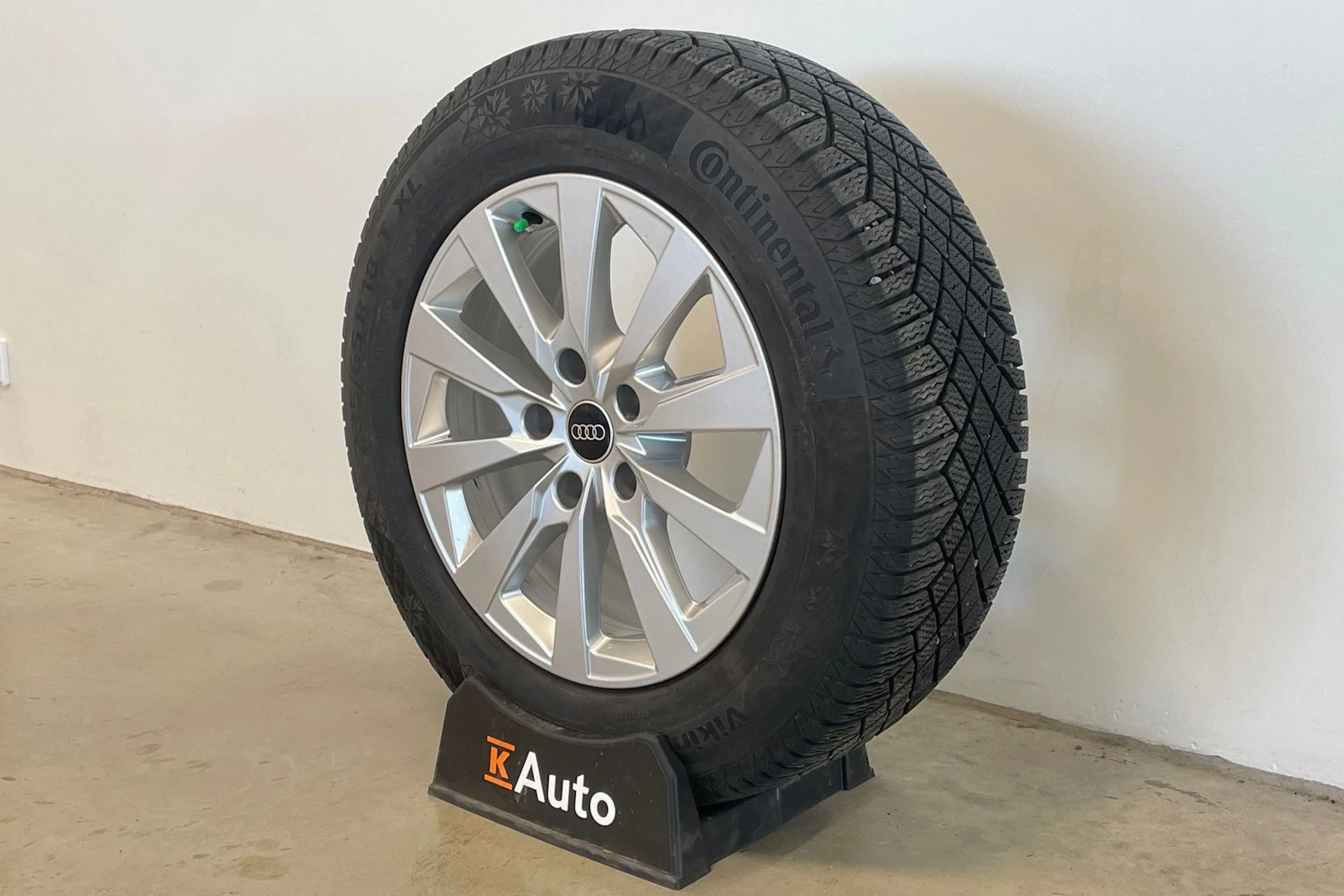 harmaa Audi Q6 e-tron 2024 kuva 13.