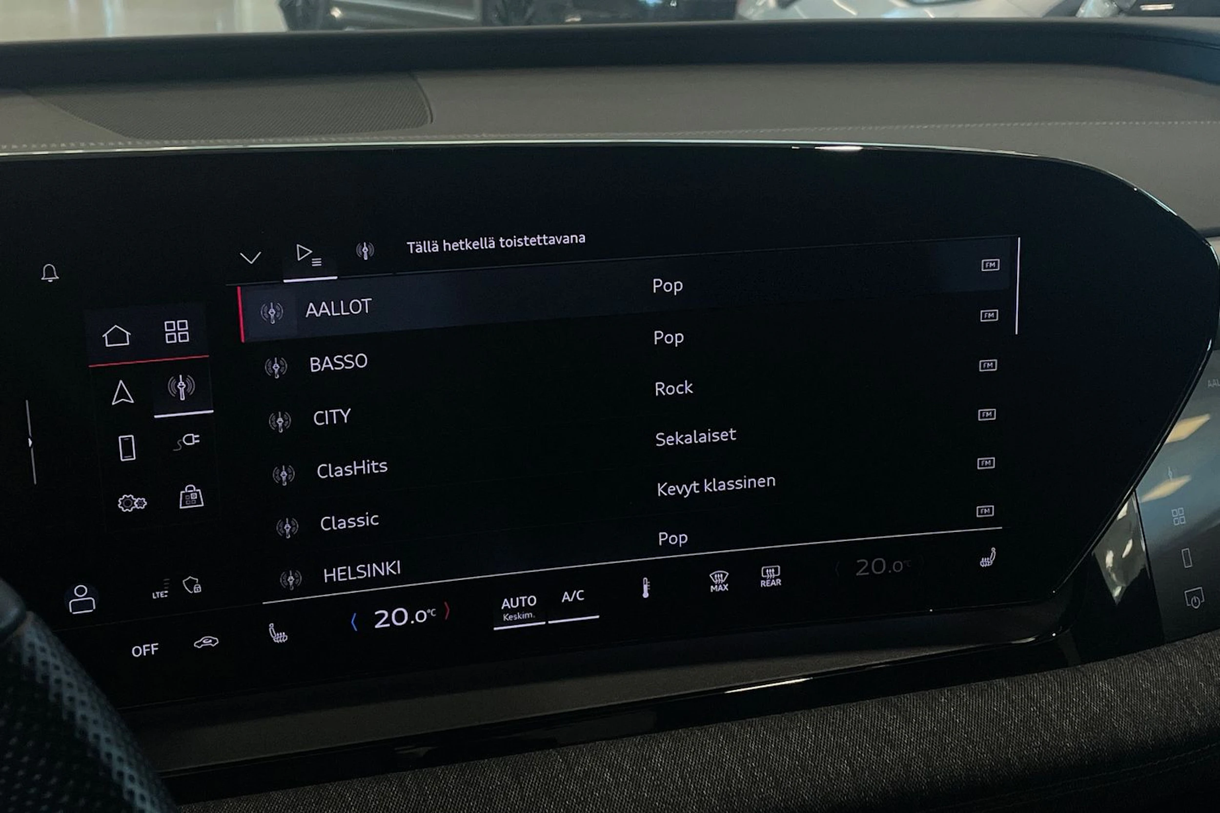 harmaa Audi Q6 e-tron 2024 kuva 23.