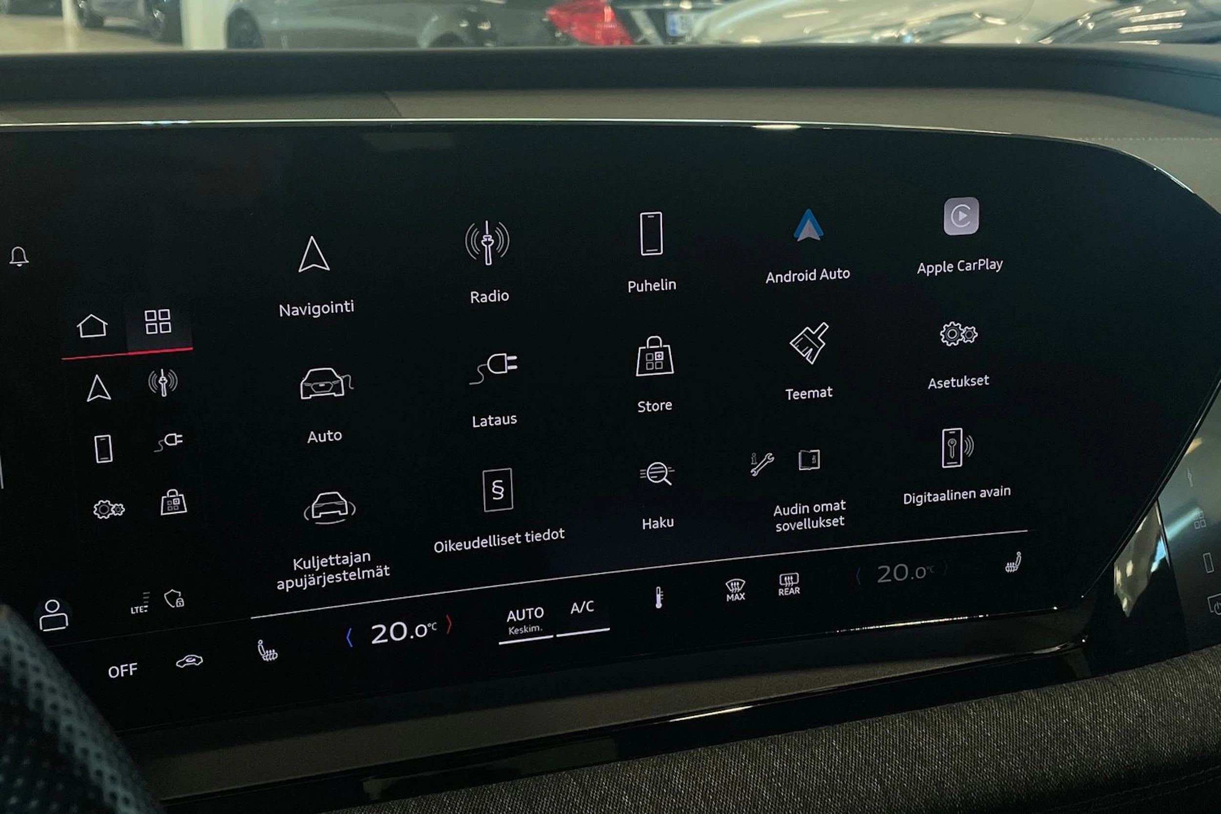 harmaa Audi Q6 e-tron 2024 kuva 24.