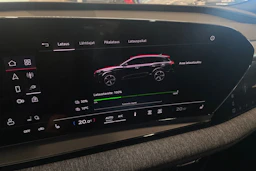 harmaa Audi Q6 e-tron 2024 kuva 34.