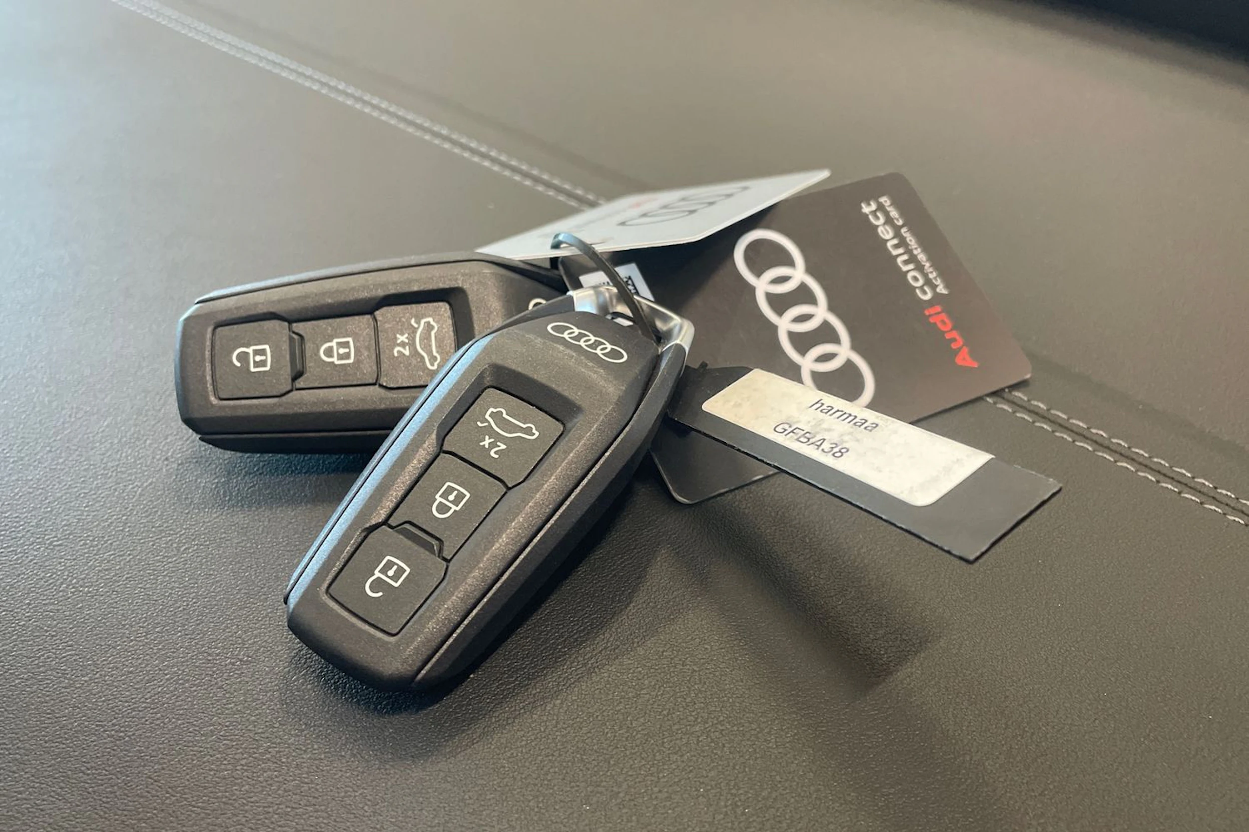 harmaa Audi Q6 e-tron 2024 kuva 43.