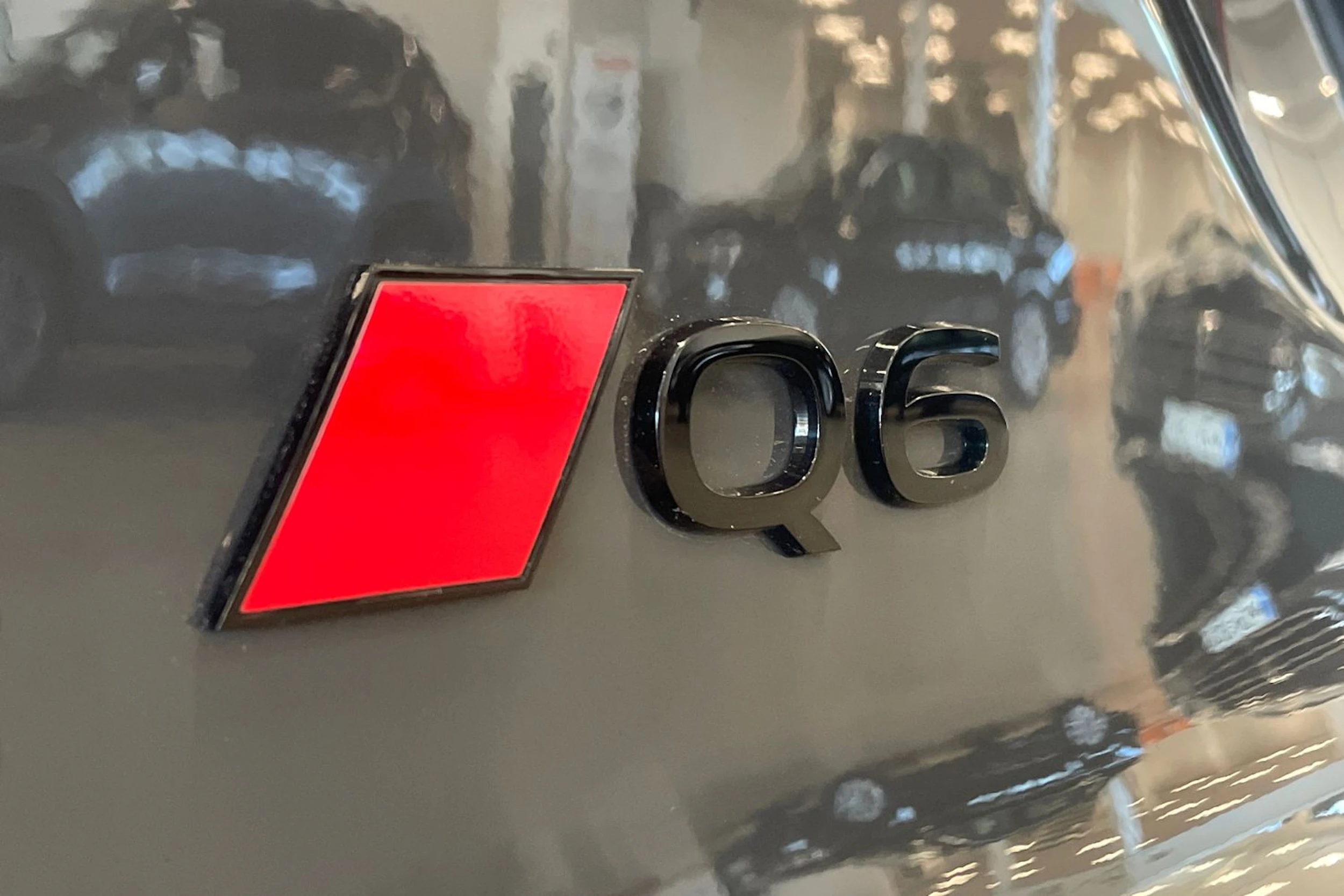 harmaa Audi Q6 e-tron 2024 kuva 44.