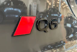 harmaa Audi Q6 e-tron 2024 kuva 44.