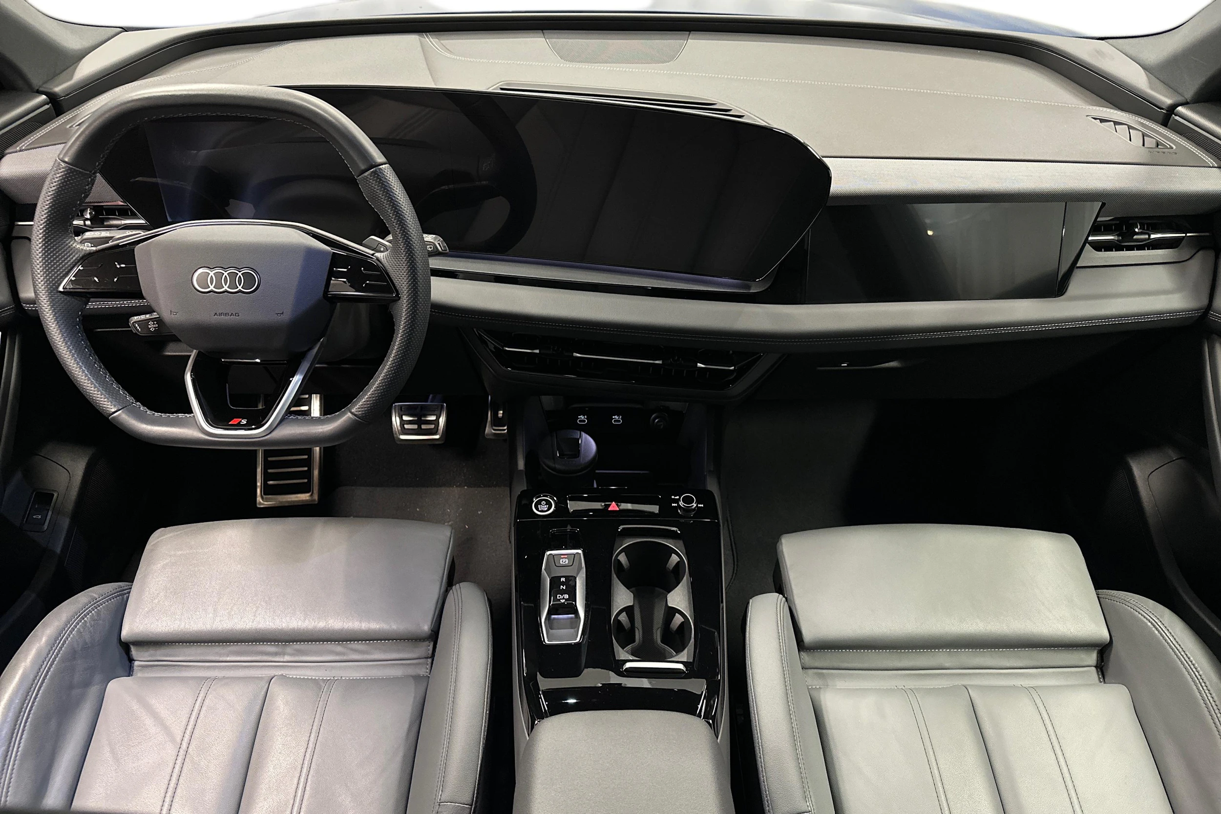 sininen Audi Q6 e-tron 2024 kuva 7.