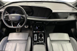 sininen Audi Q6 e-tron 2024 kuva 7.