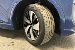 sininen Audi Q6 e-tron 2024 kuva 10.