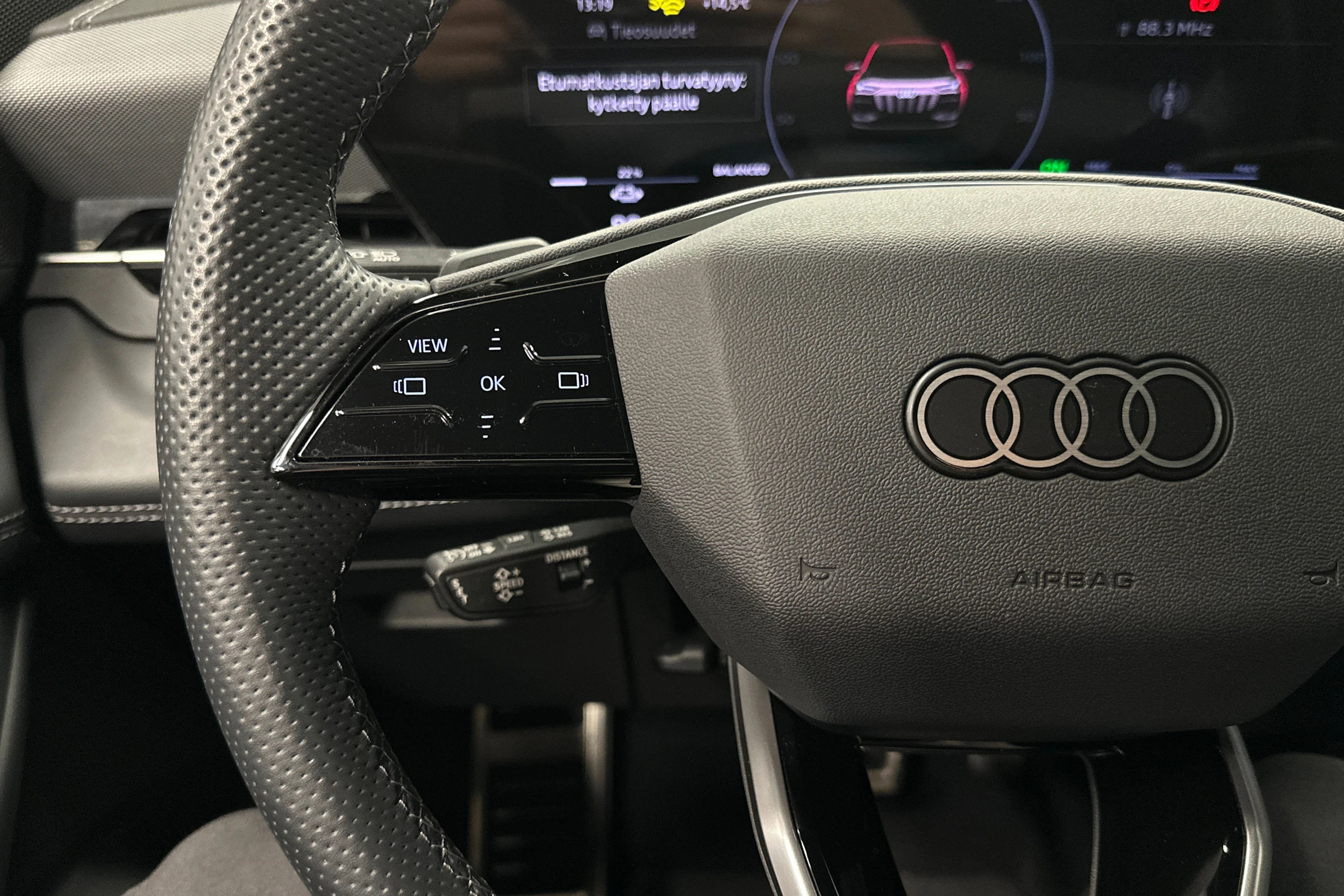 sininen Audi Q6 e-tron 2024 kuva 11.