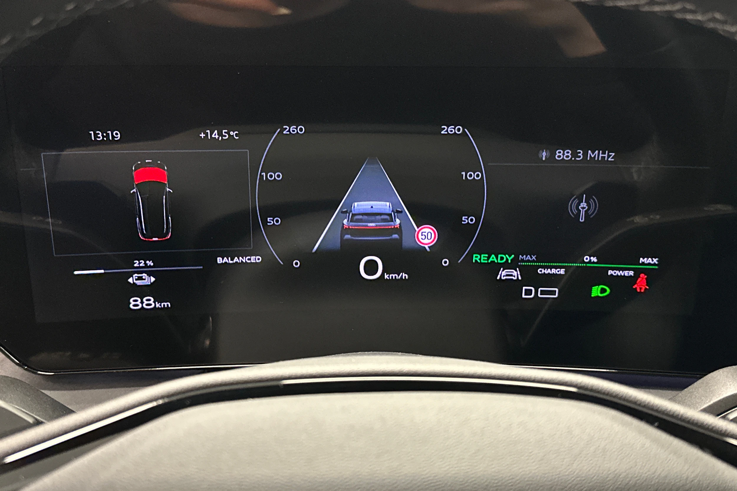 sininen Audi Q6 e-tron 2024 kuva 13.