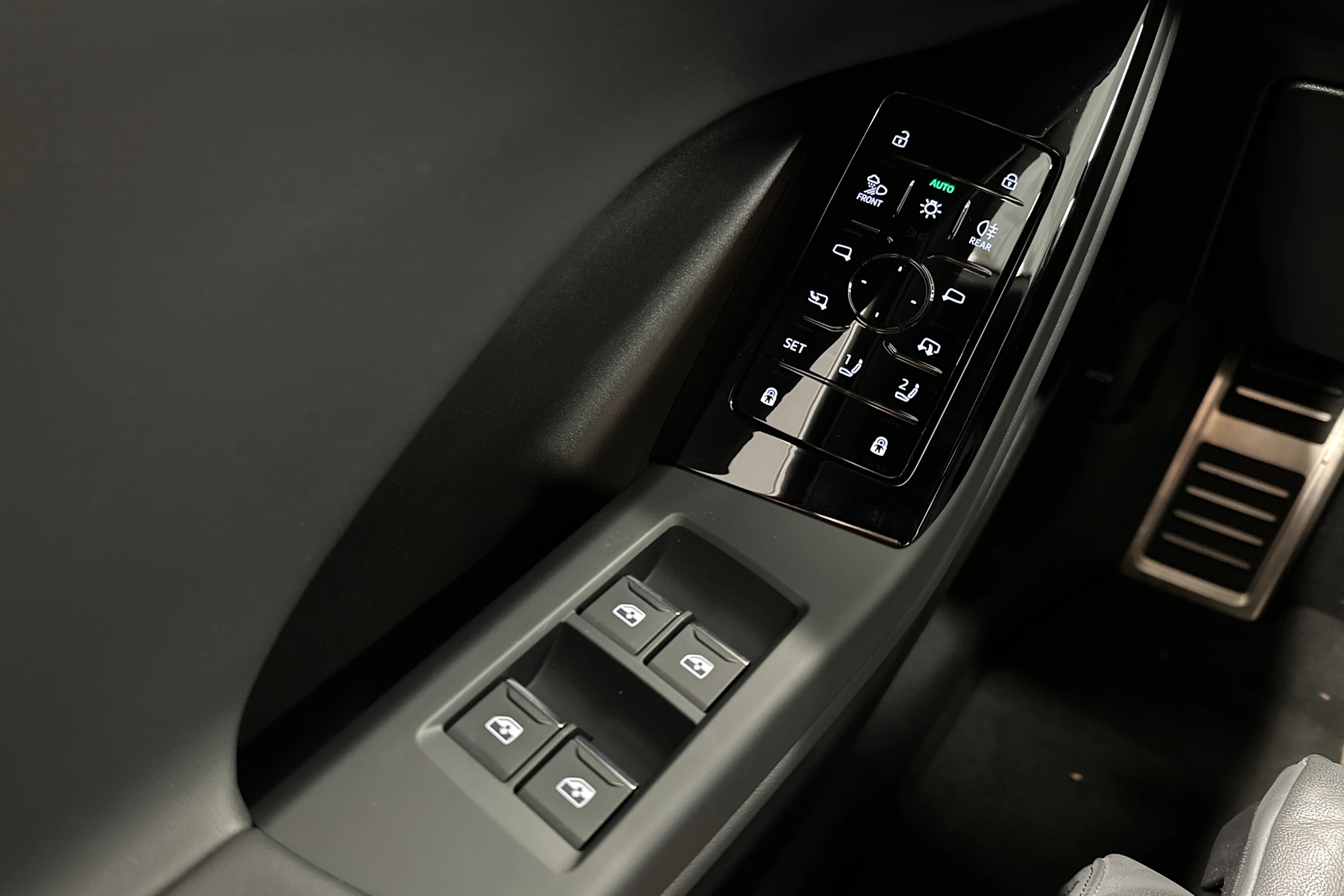 sininen Audi Q6 e-tron 2024 kuva 14.