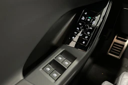 sininen Audi Q6 e-tron 2024 kuva 14.