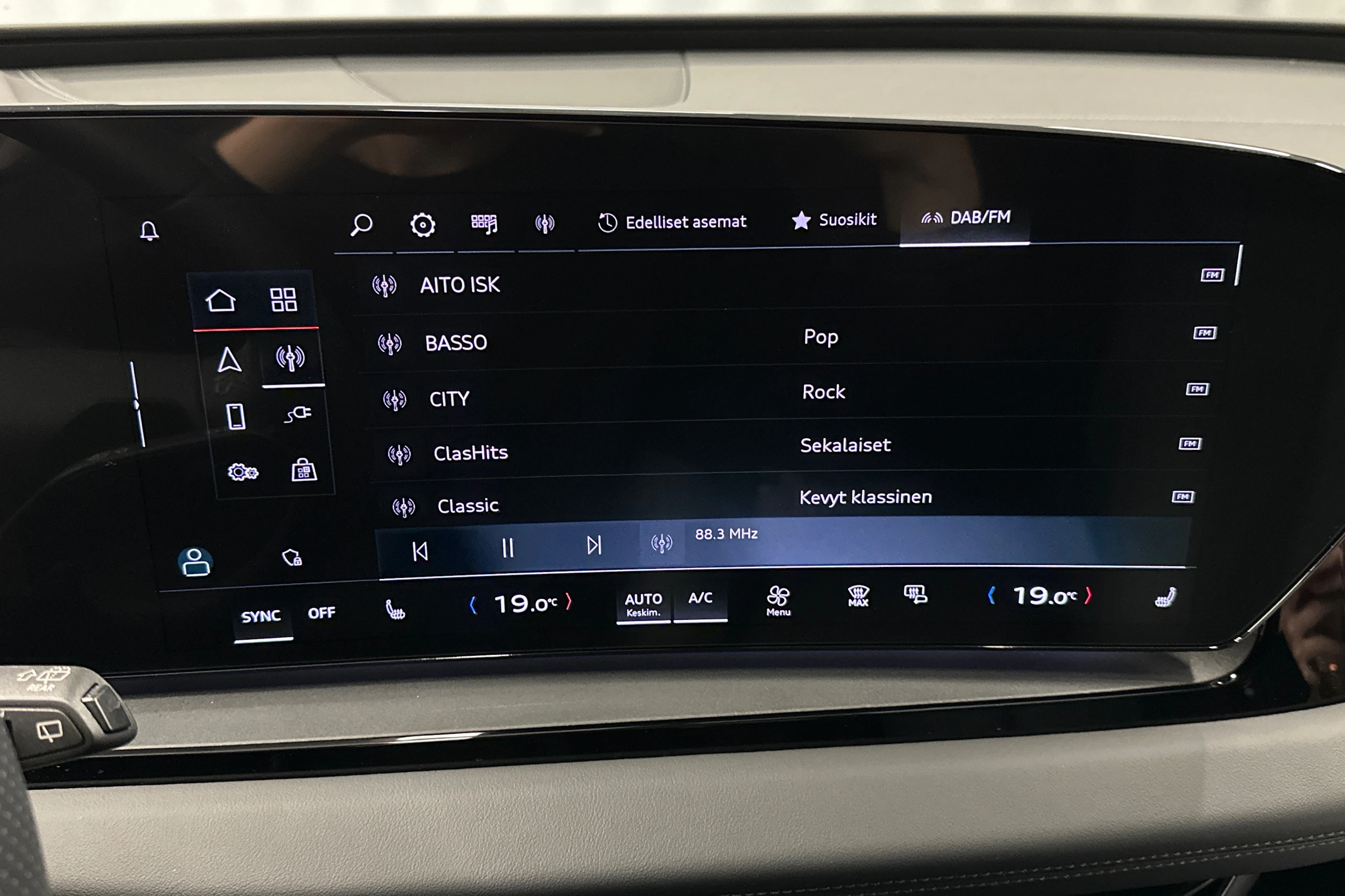 sininen Audi Q6 e-tron 2024 kuva 18.