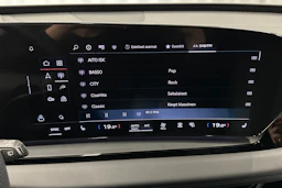 sininen Audi Q6 e-tron 2024 kuva 18.