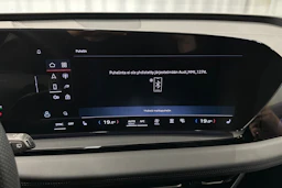 sininen Audi Q6 e-tron 2024 kuva 19.