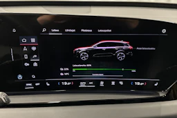 sininen Audi Q6 e-tron 2024 kuva 22.