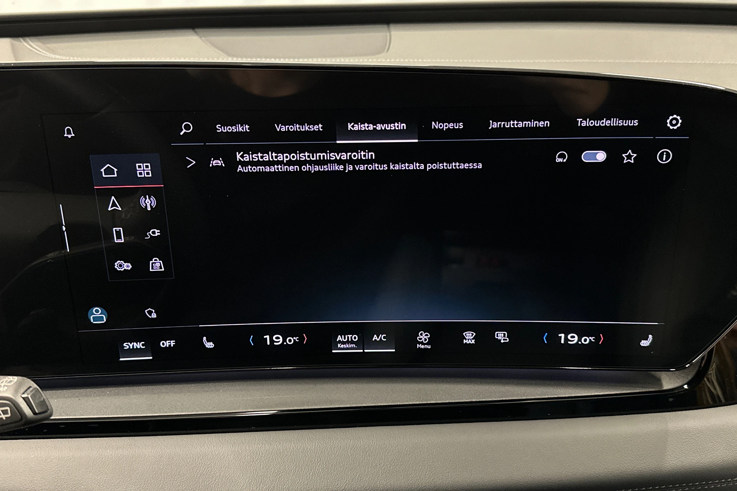 sininen Audi Q6 e-tron 2024 kuva 24.