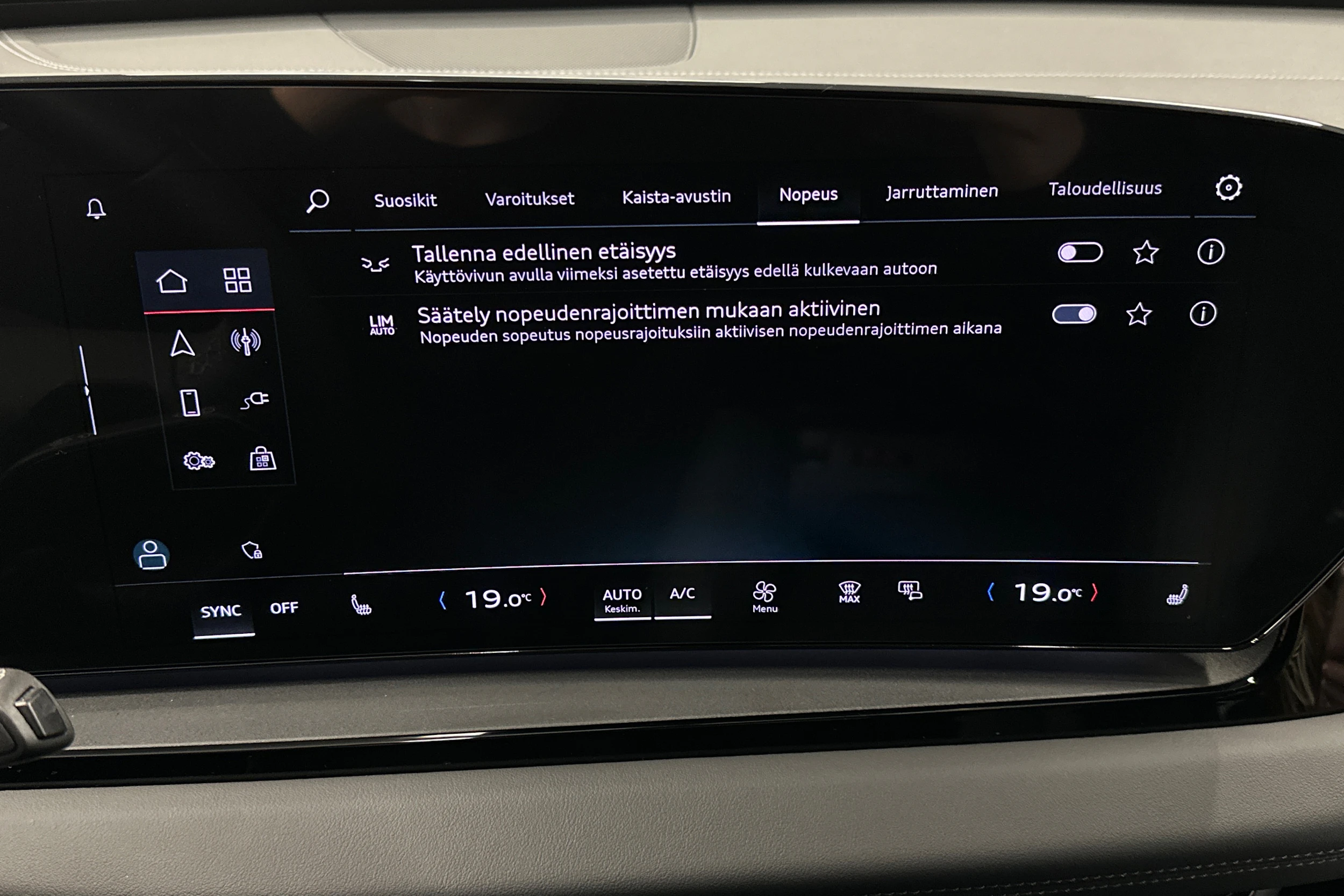 sininen Audi Q6 e-tron 2024 kuva 25.