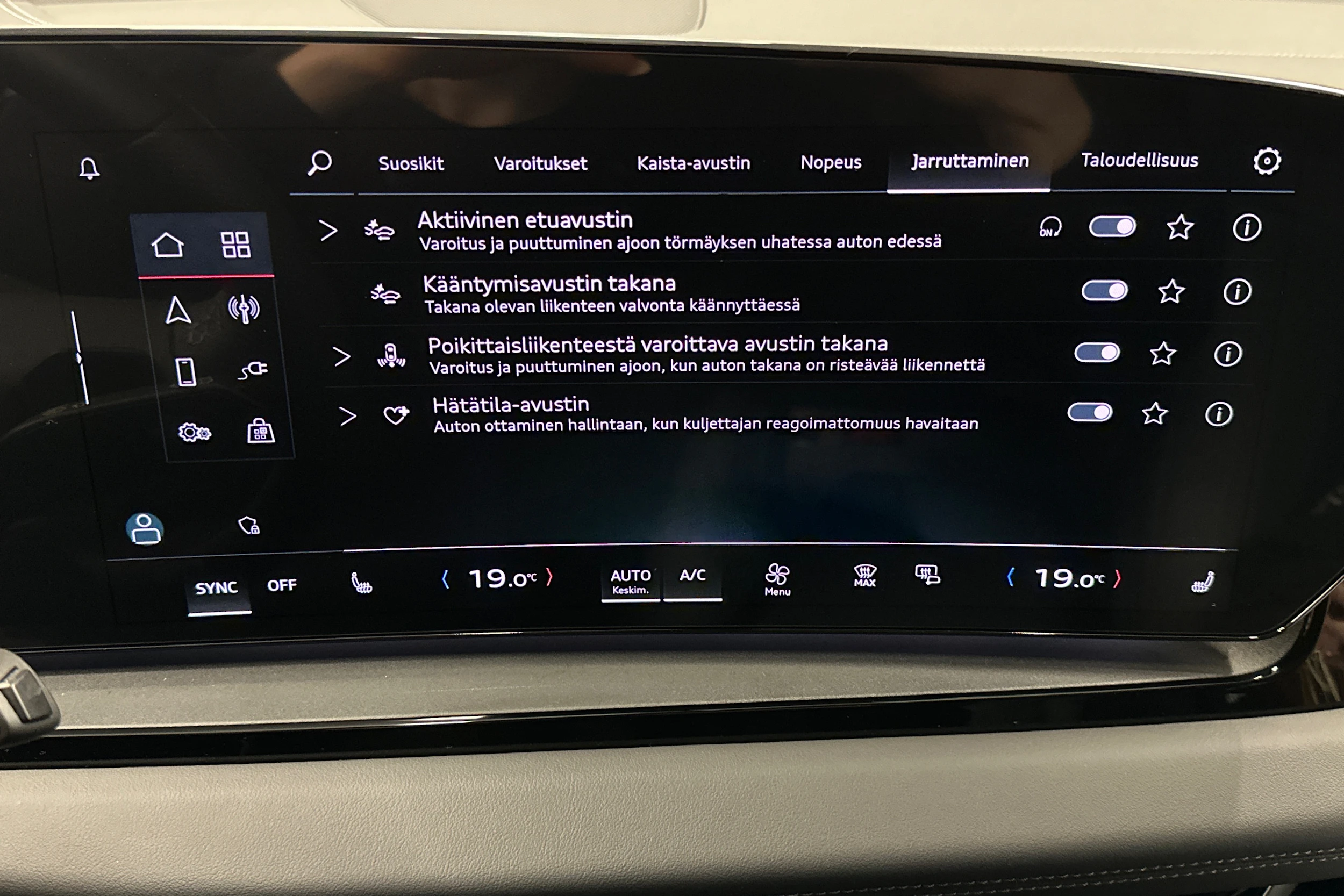 sininen Audi Q6 e-tron 2024 kuva 26.