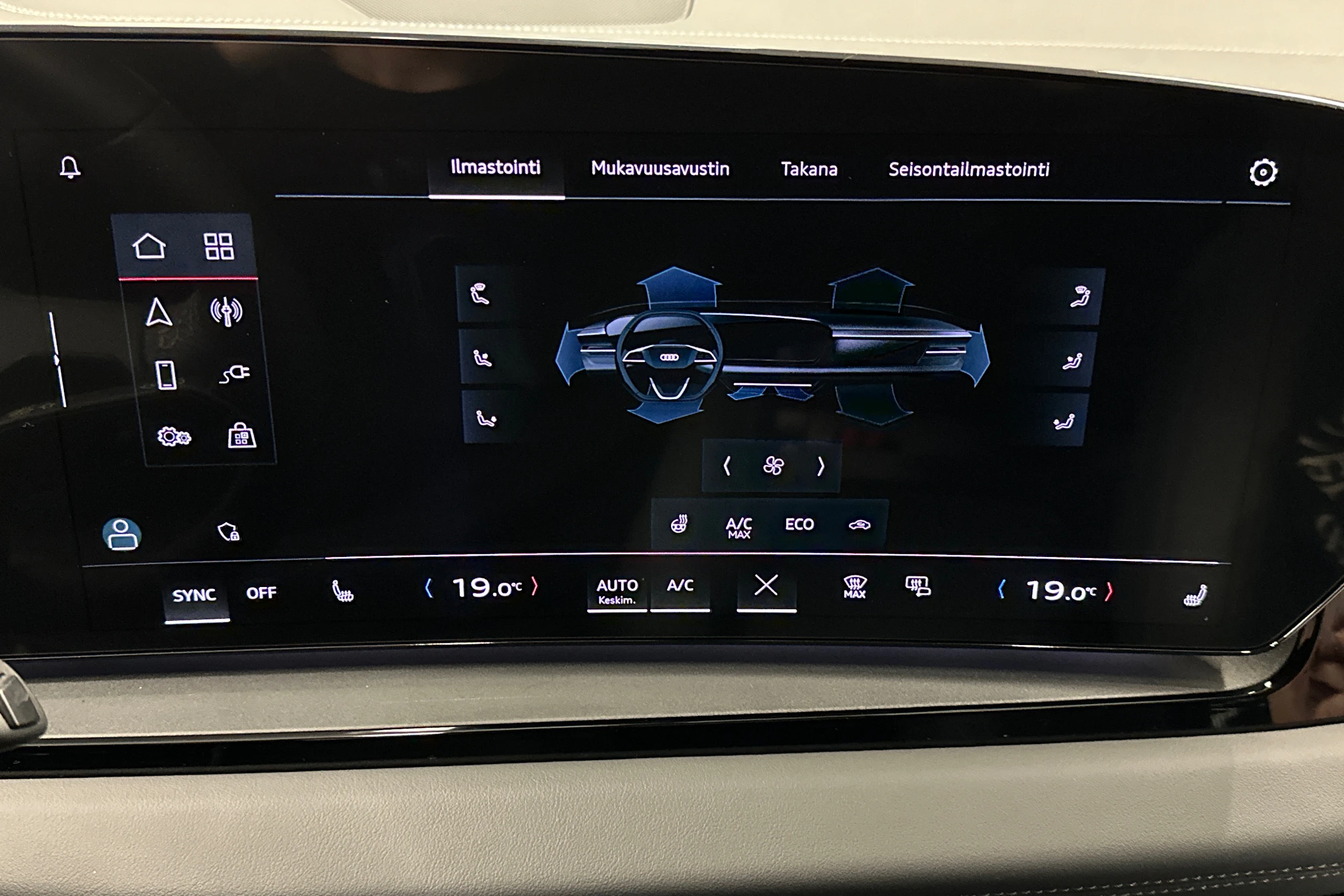 sininen Audi Q6 e-tron 2024 kuva 28.