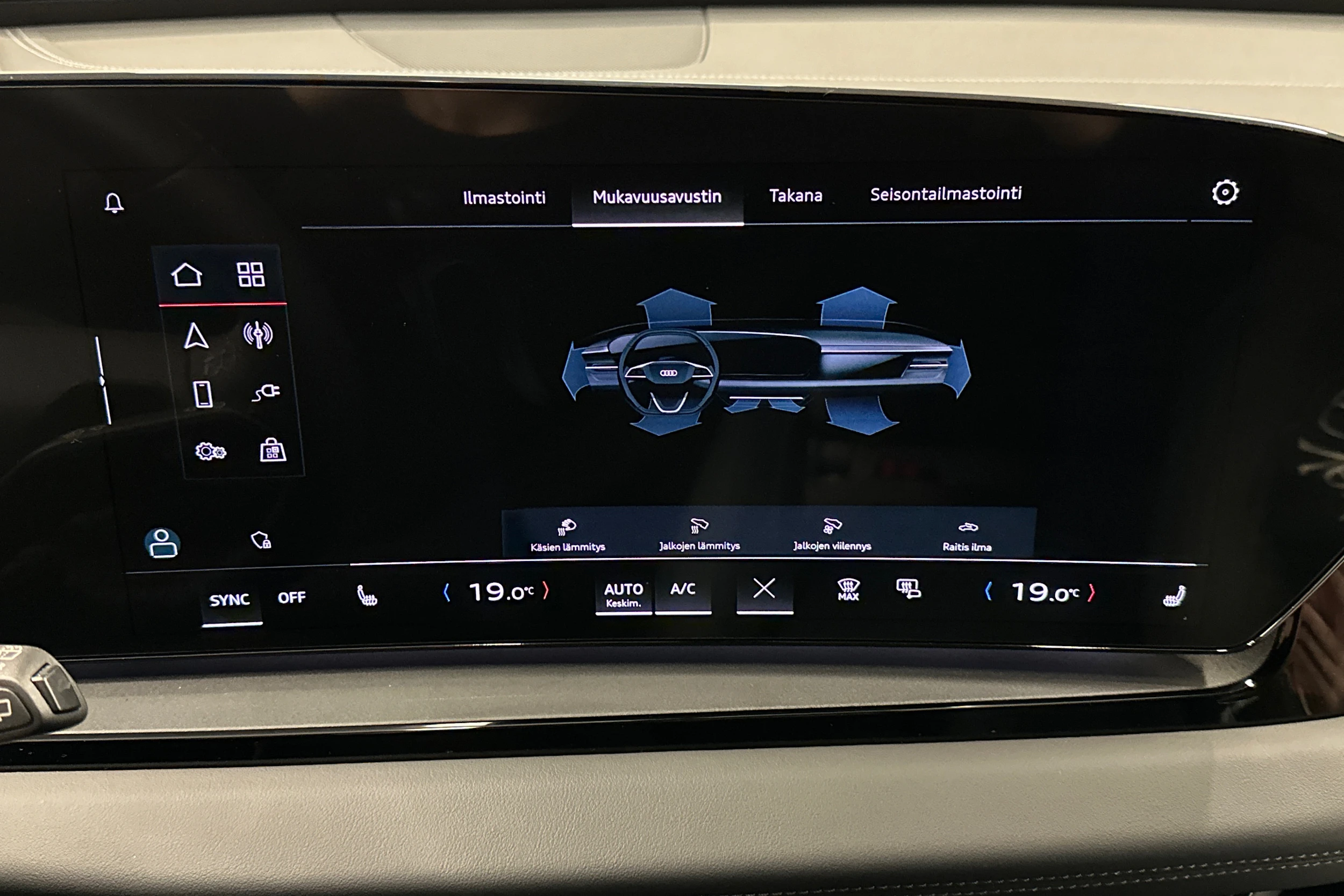 sininen Audi Q6 e-tron 2024 kuva 29.