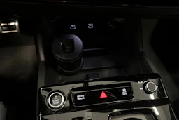 sininen Audi Q6 e-tron 2024 kuva 32.