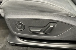 sininen Audi Q6 e-tron 2024 kuva 34.