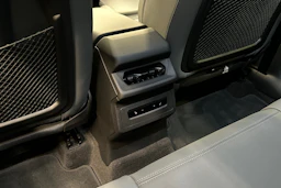 sininen Audi Q6 e-tron 2024 kuva 35.