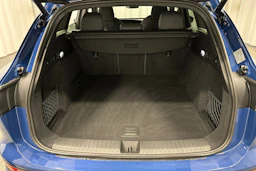 sininen Audi Q6 e-tron 2024 kuva 36.