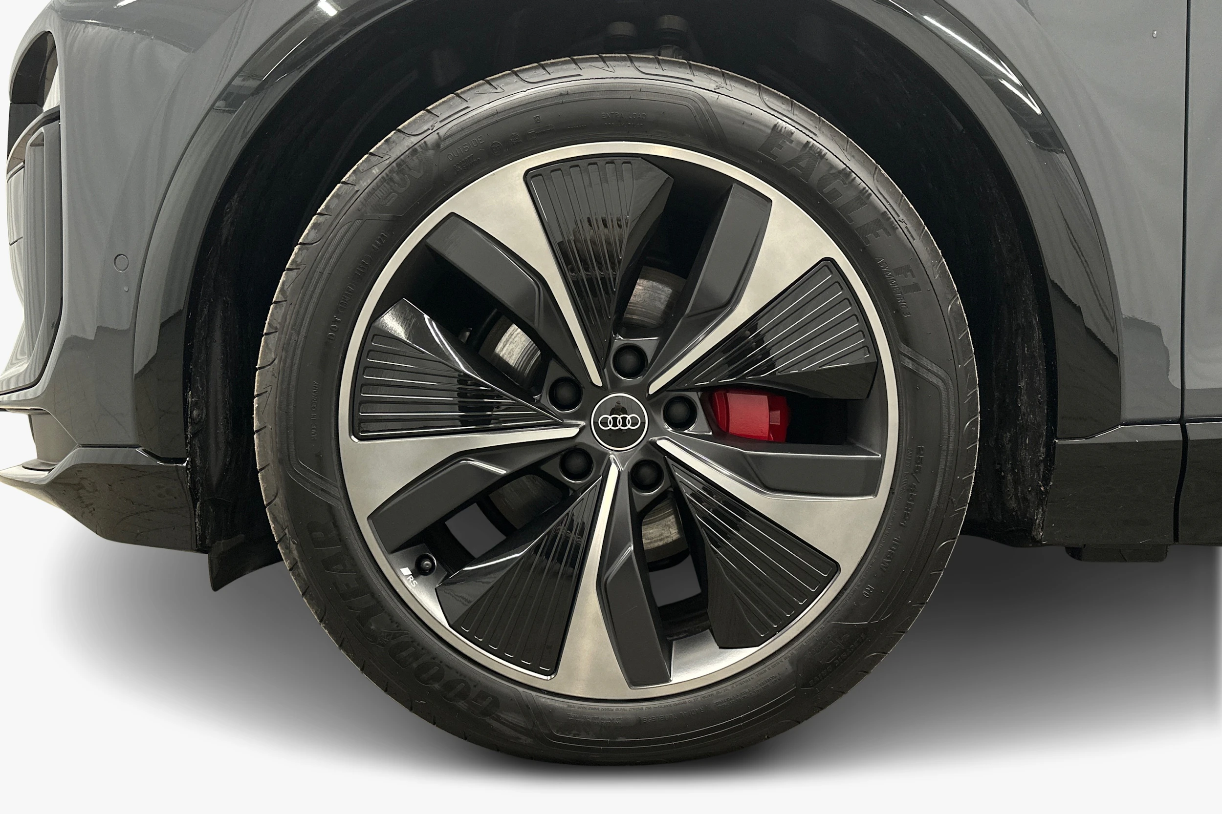 harmaa Audi Q6 e-tron 2024 kuva 9.
