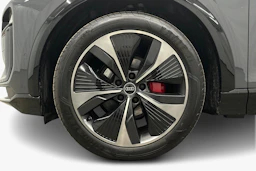harmaa Audi Q6 e-tron 2024 kuva 9.