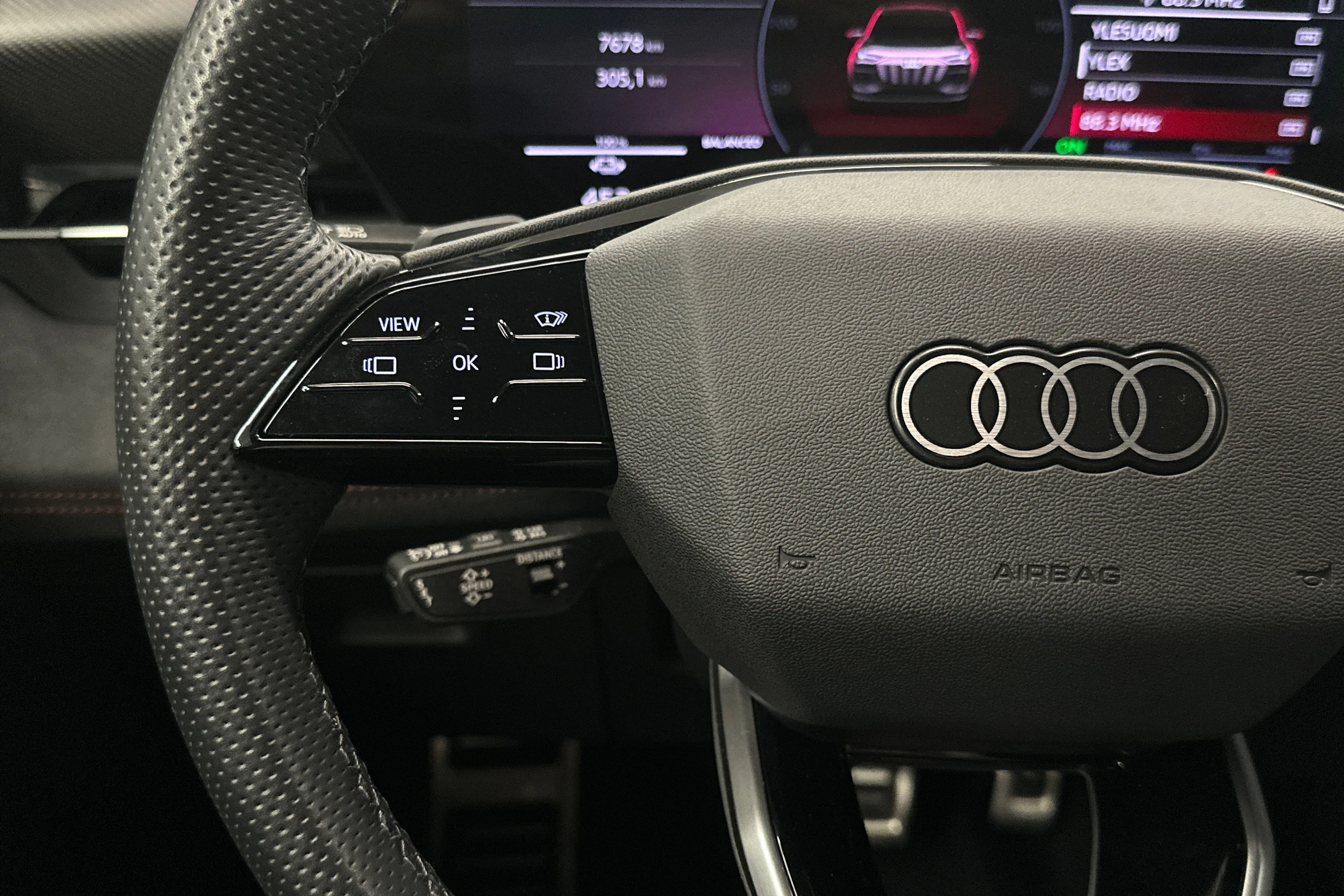 harmaa Audi Q6 e-tron 2024 kuva 11.