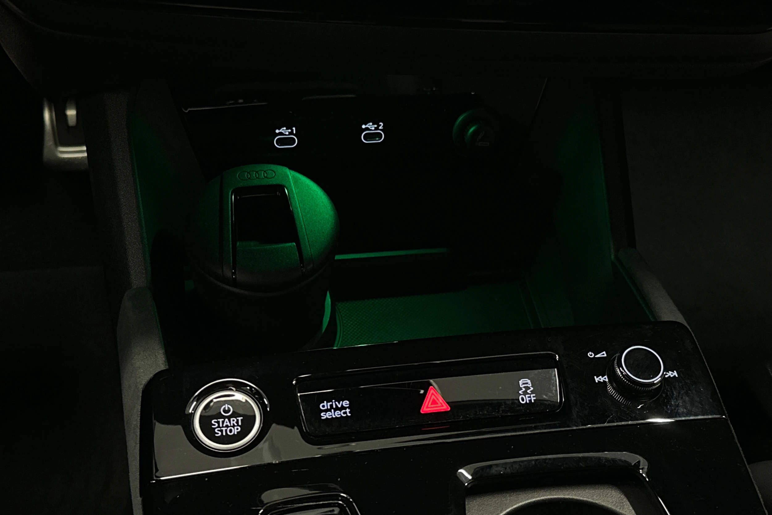harmaa Audi Q6 e-tron 2024 kuva 35.