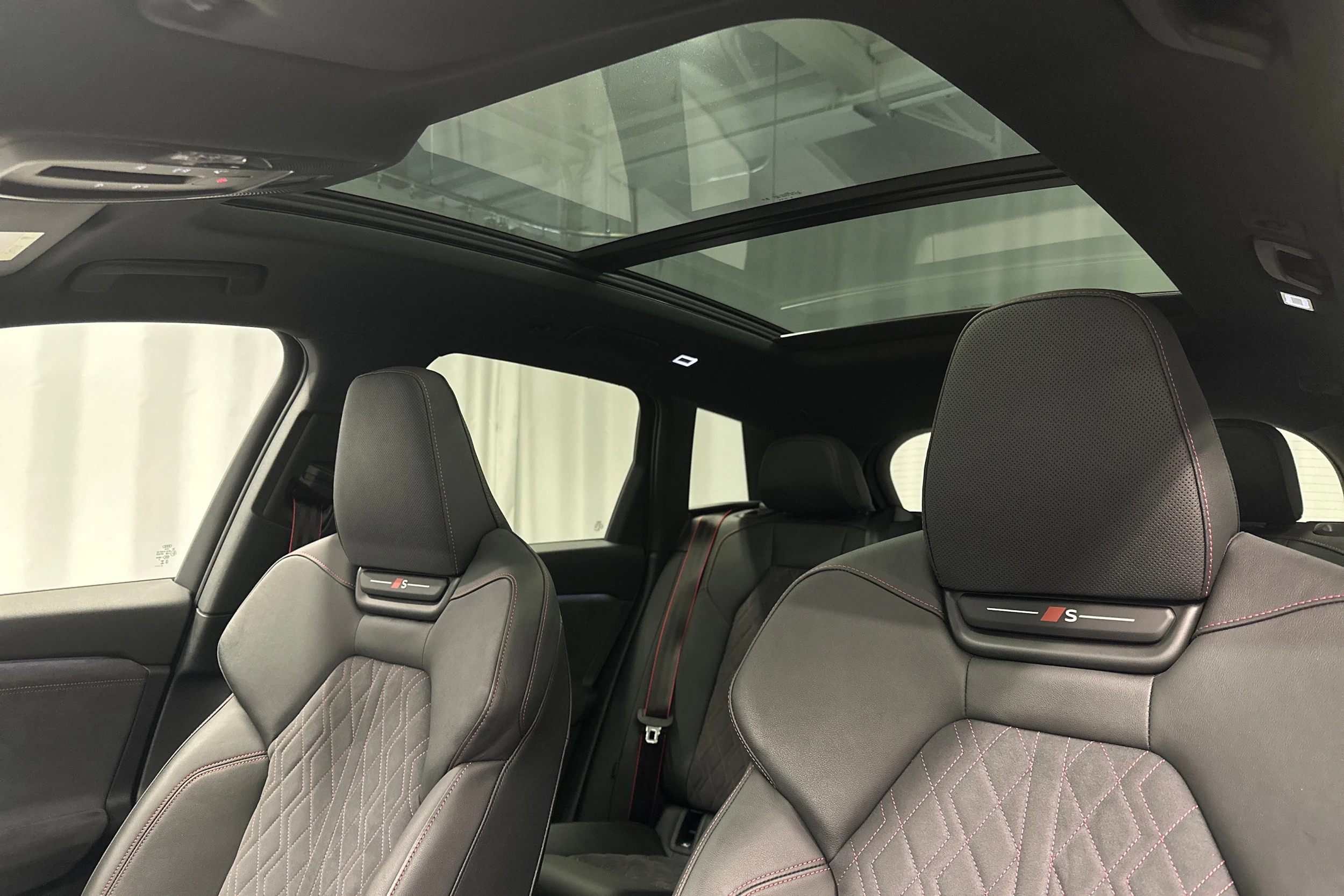 harmaa Audi Q6 e-tron 2024 kuva 37.