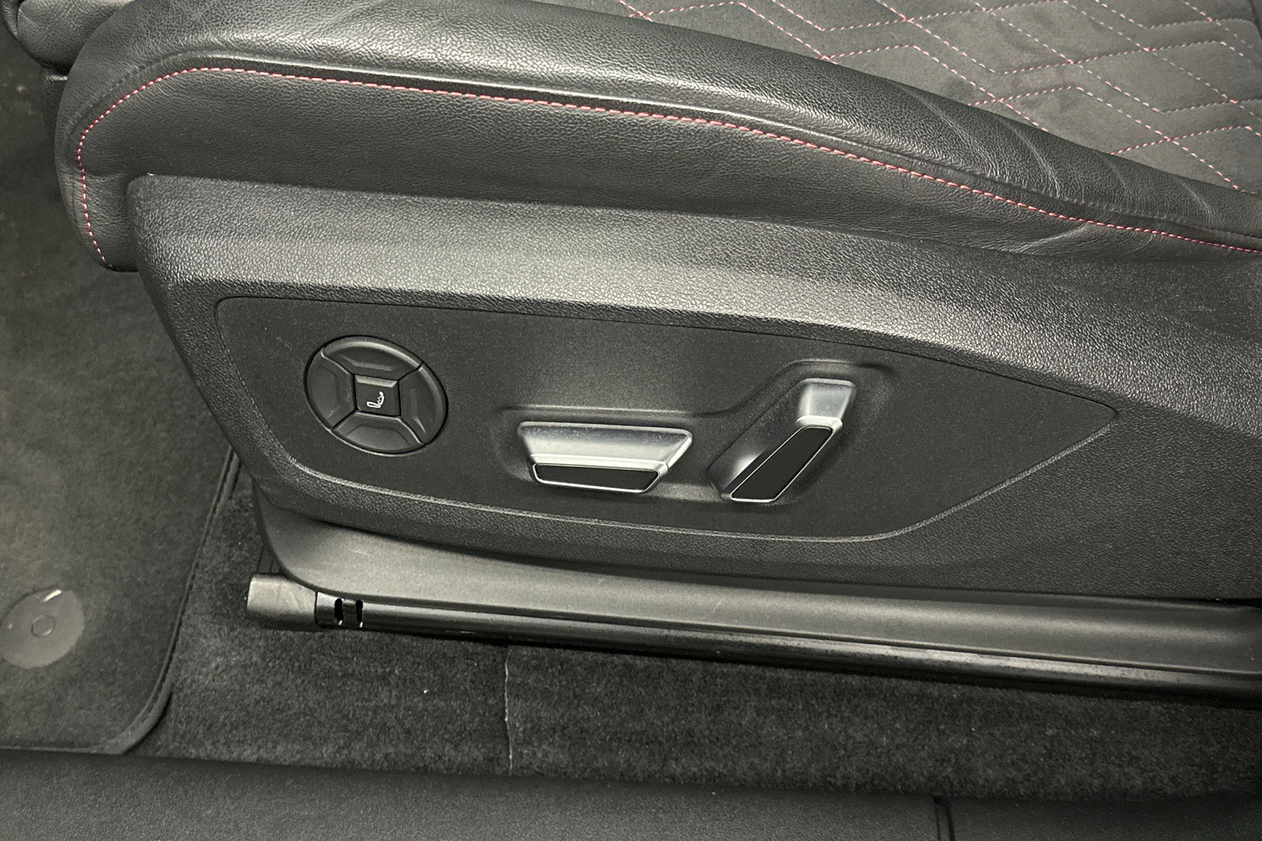 harmaa Audi Q6 e-tron 2024 kuva 38.