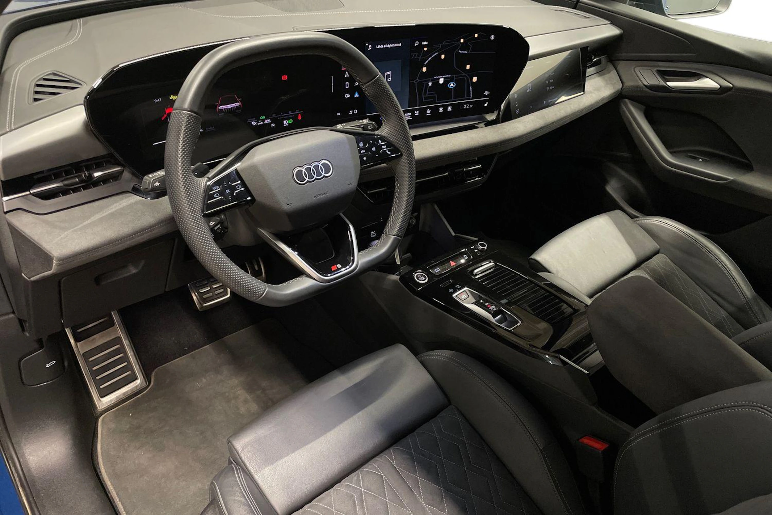 sininen Audi Q6 e-tron 2025 kuva 6.