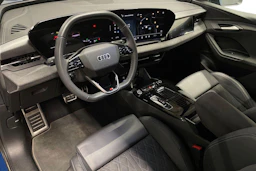 sininen Audi Q6 e-tron 2025 kuva 6.