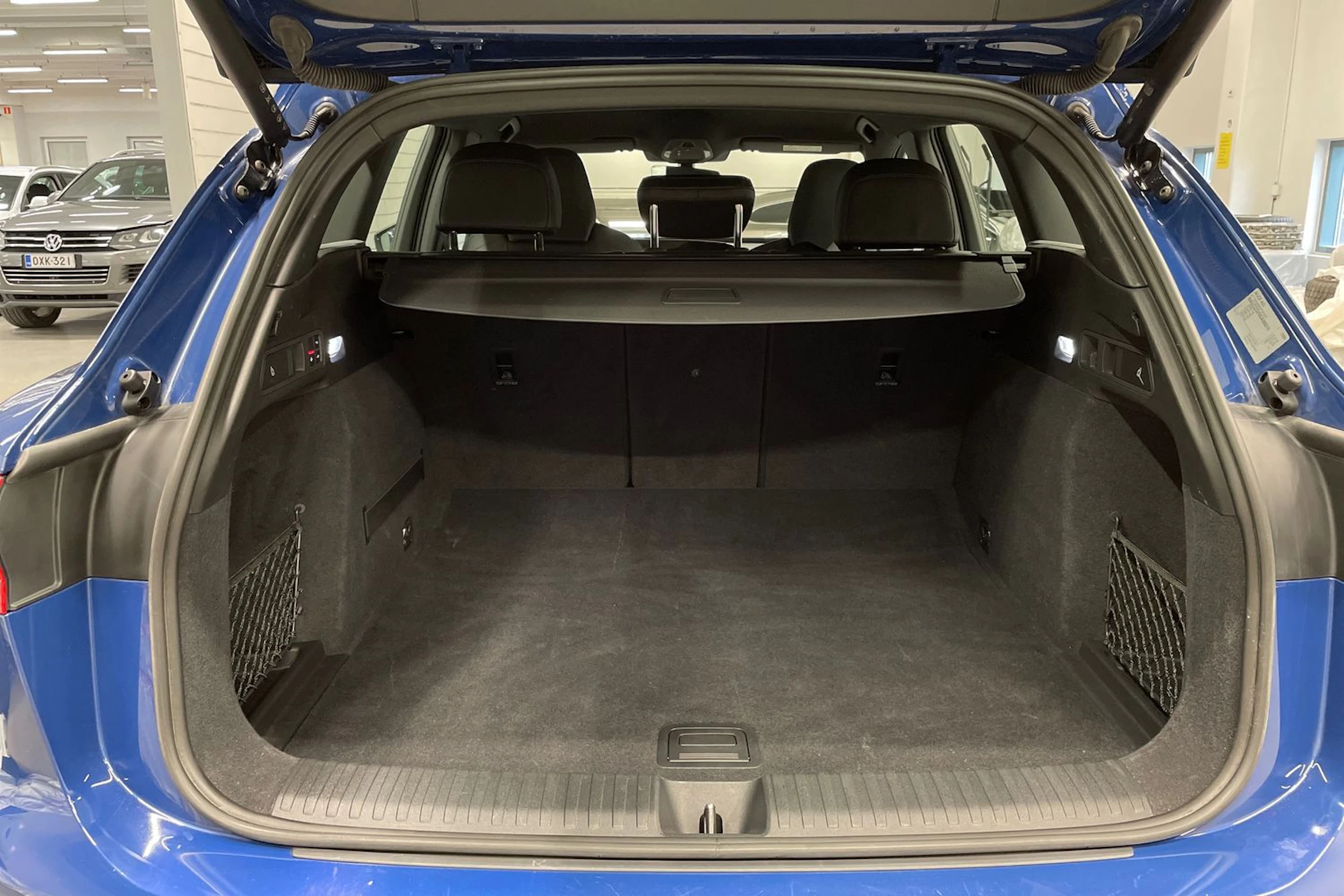 sininen Audi Q6 e-tron 2025 kuva 11.