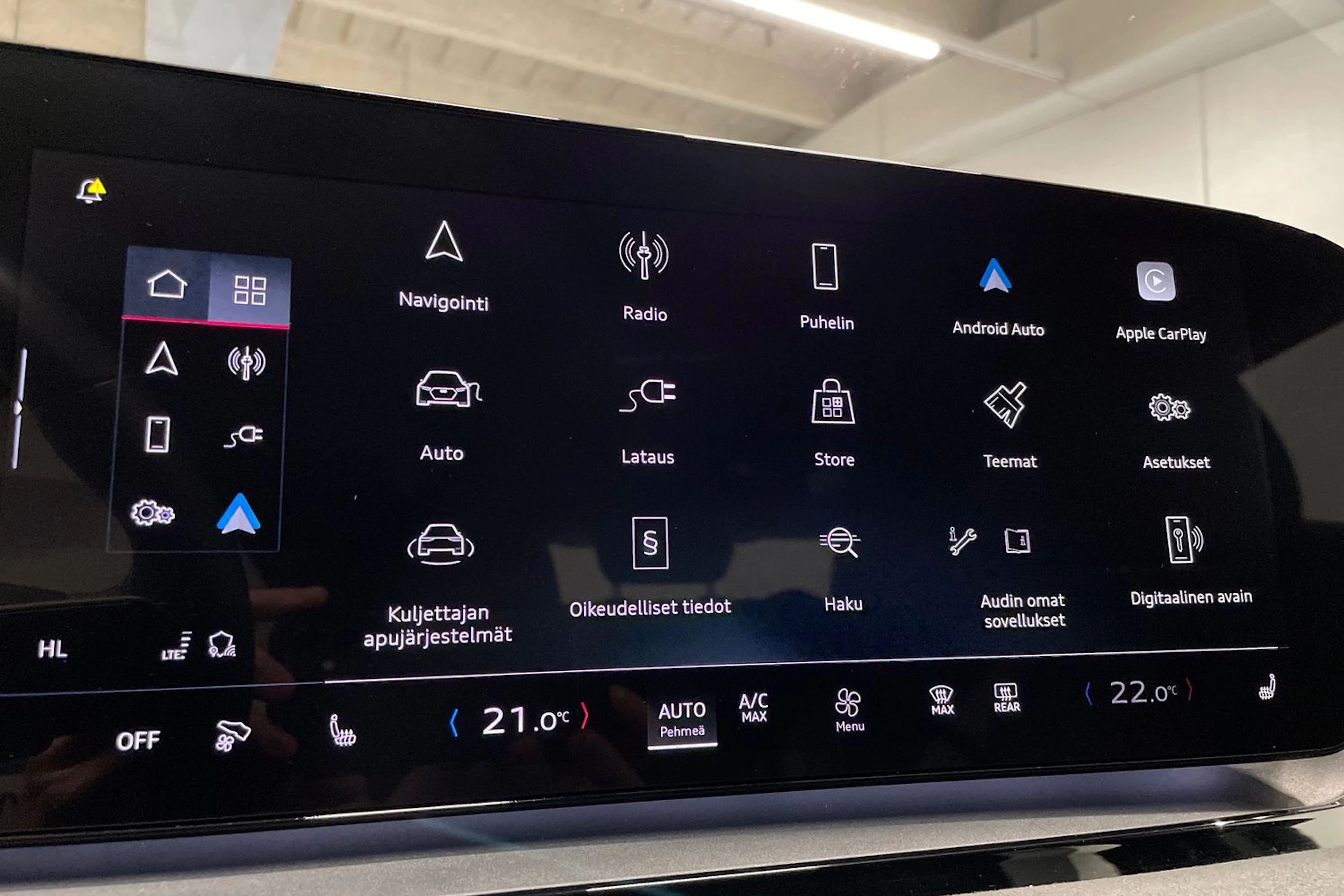 sininen Audi Q6 e-tron 2025 kuva 15.
