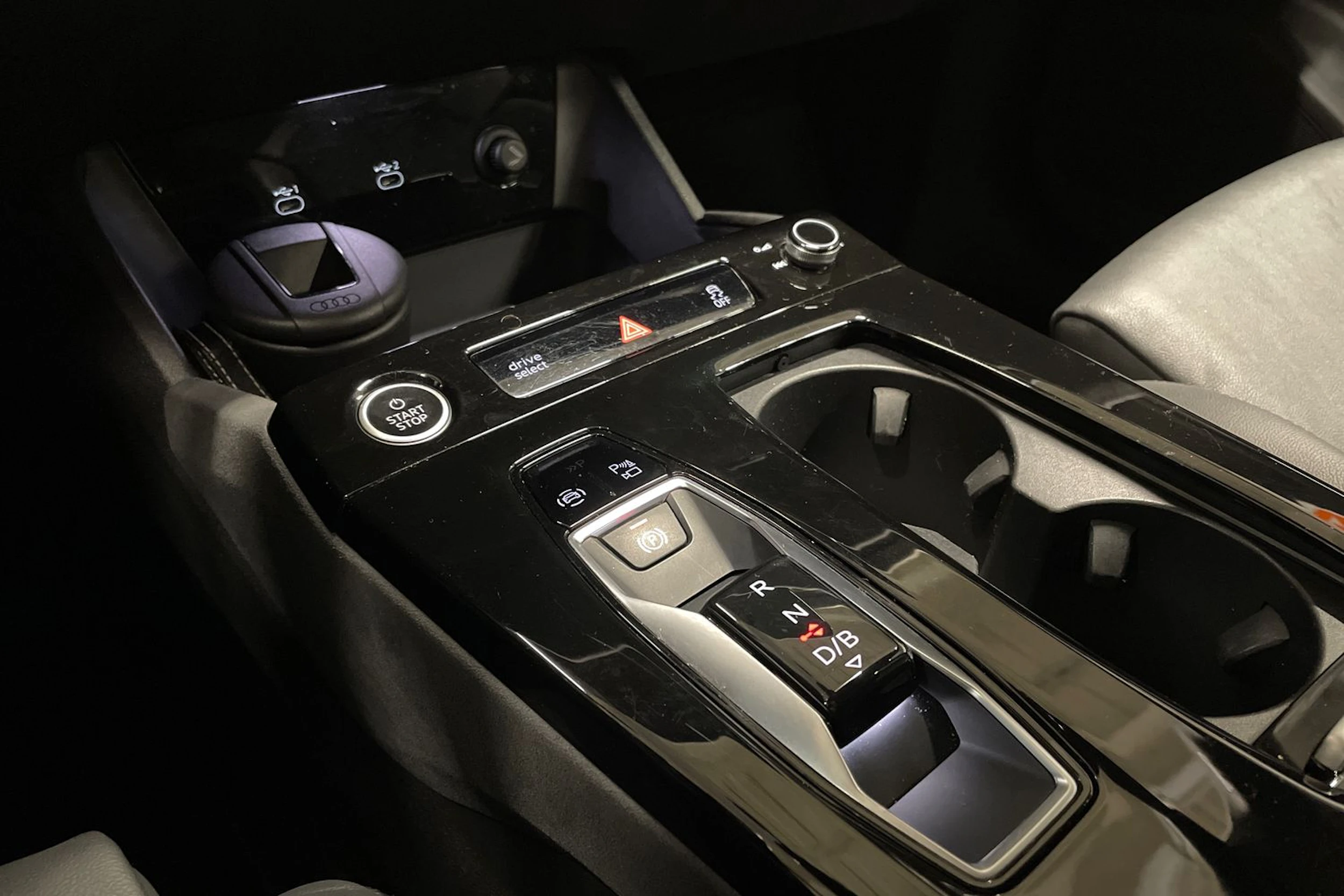 sininen Audi Q6 e-tron 2025 kuva 19.