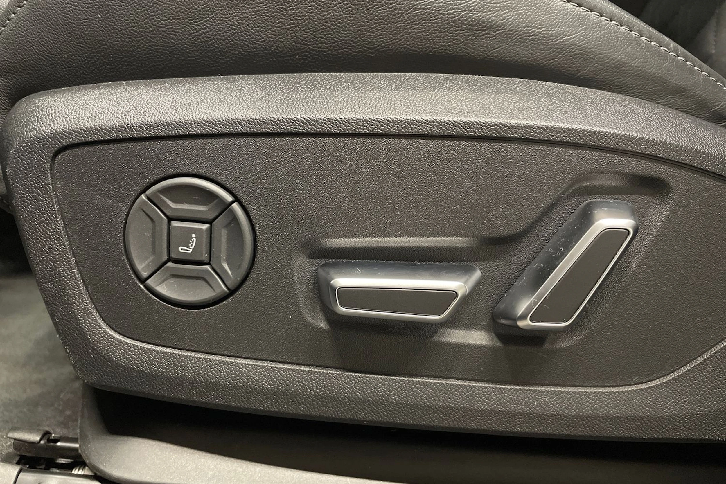 sininen Audi Q6 e-tron 2025 kuva 23.