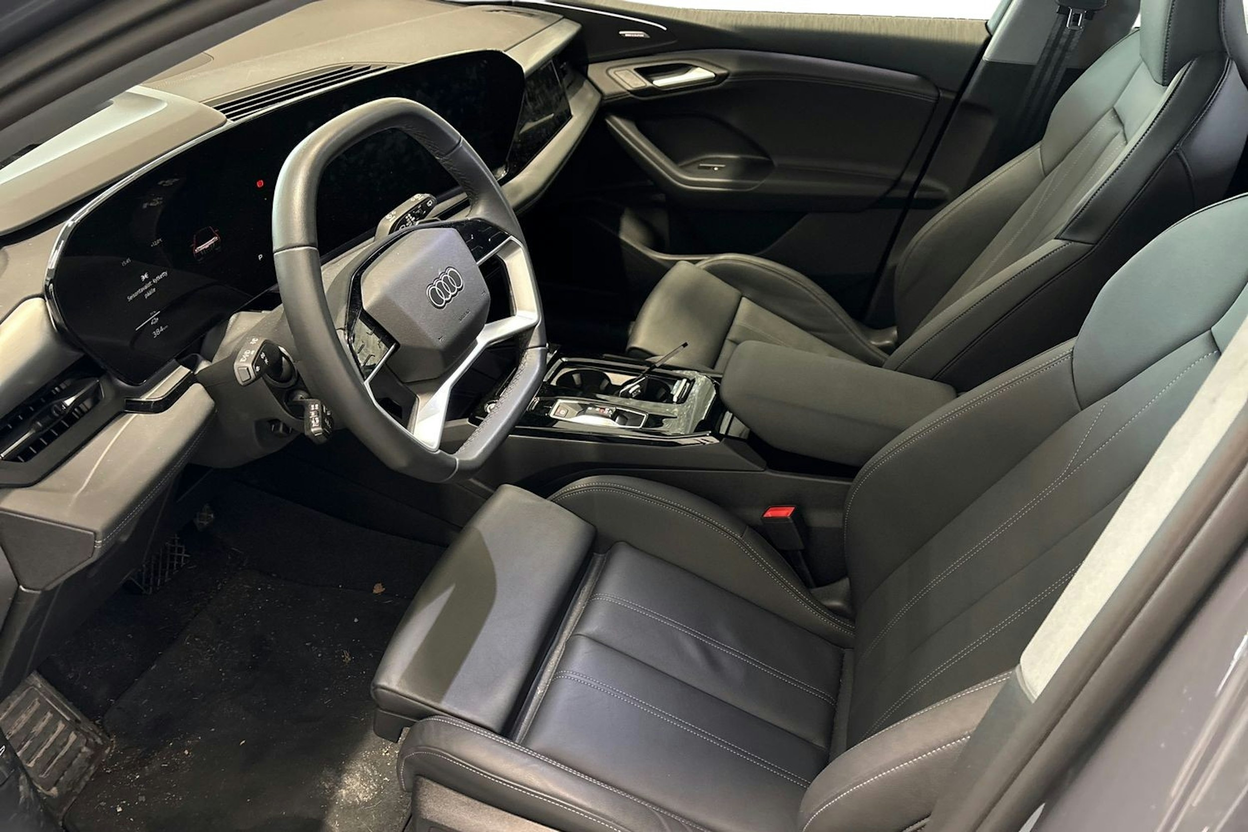 harmaa Audi Q6 e-tron 2025 kuva 3.