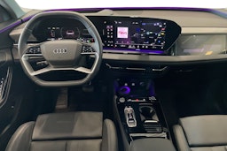 harmaa Audi Q6 e-tron 2025 kuva 9.
