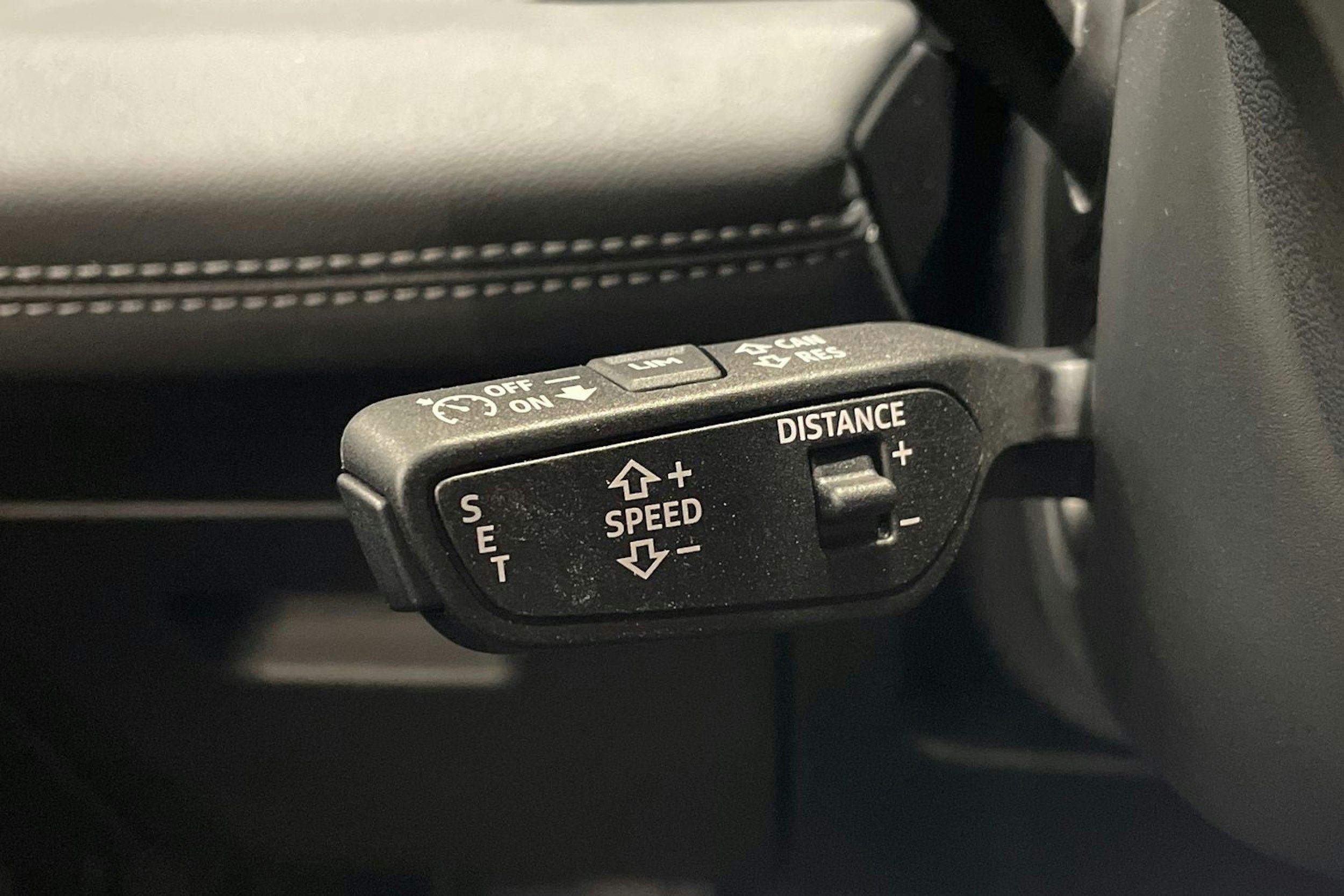 harmaa Audi Q6 e-tron 2025 kuva 18.