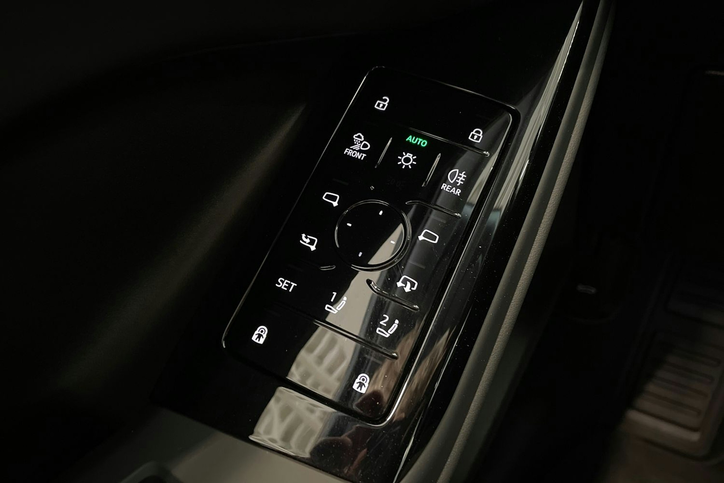 harmaa Audi Q6 e-tron 2025 kuva 19.